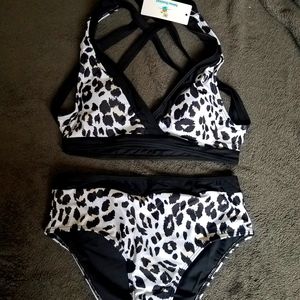 Size small Beachsissi 2 piece leopard print